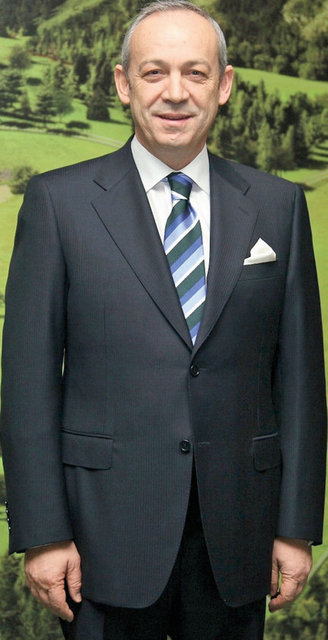 Muharrem Yılmaz-BURSA- - Bursa doğumlu işadamı, babası Sadık Yılmaz'ın kurdu ğu Sütaş'ta üniversitede okurken çalışmaya başladı. 1989'da genel müdür oldu, babasının 2005 yılında vefat etmesinin ardından yönetim kurulu başkanlığını üstlendi.