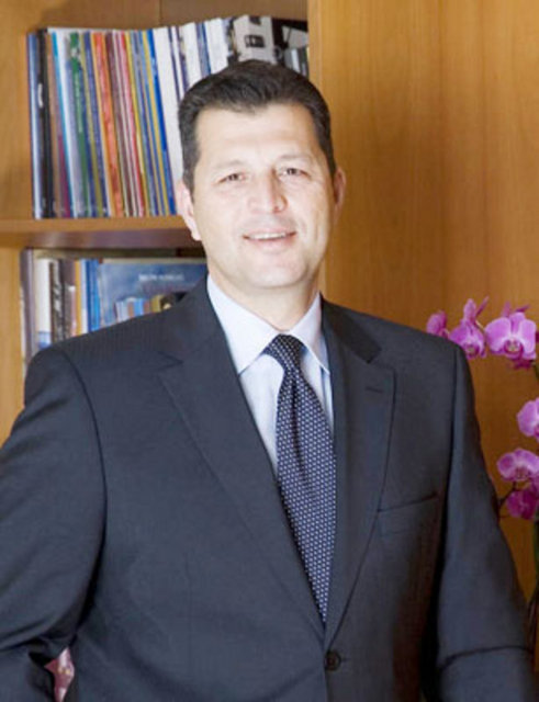 Tayfun Bayazıt- - Çeşitli bankalarda yöneticilik yaptı, 20092011 arası yürüttüğü Yapı Kredi Bankası Başkanlığı'ndan ayrılıp kendi danışmanlık şirketini kurdu.