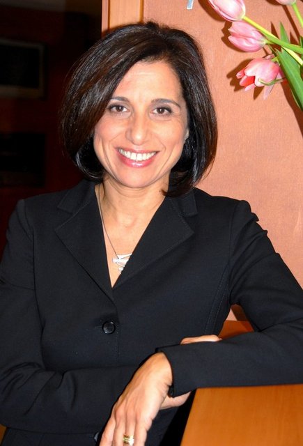 Cansen Başaran Symes-1980'lerden itibaren çatısı altında çalıştığı PWC'de 1998-2012 yılları arasında Türkiye Başkanı olarak görev yaptı, yeni yıl itibarıyla PWC'de ortak.