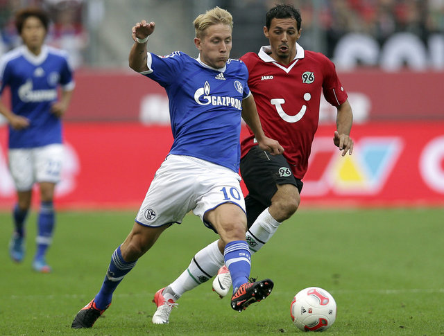 116-Schalke 04-Hannover    - Galatasaray'ın Şampiyonlar Ligi'ndeki rakibi Schalke, teknik direktör sorununu Jens Keller'le çözdü. Ancak 2013'e de sorunlarla giriyor. Dinamo Kiev'in ofansif orta saha oyuncusu Brezilyalı Raffael'le kadroya takviye yapan Schalke'de orta saha Jermaine jenas ile Hollandalı golcü Huntelaar cezalı. Barcelona'dan kiralanan Affelay ile  Moritz ve Papadopoulos'un da sakatlıkları sürüyor. Hannover'da da en önemli eksik Afrika Kupası'nda bulunan Ya Konan. Ara transferde Arsenal'li stoper Djourou, Duisburg'lu ön libero Hoffmann ve Brezilyalı ön libero França ile özellikle defans hatlarını sağlamlaştırdılar. Schalke'nin hücumdaki eksikleri ve Hannover'ın defanstaki takviyeleri ile maçta 3 gol olmaz