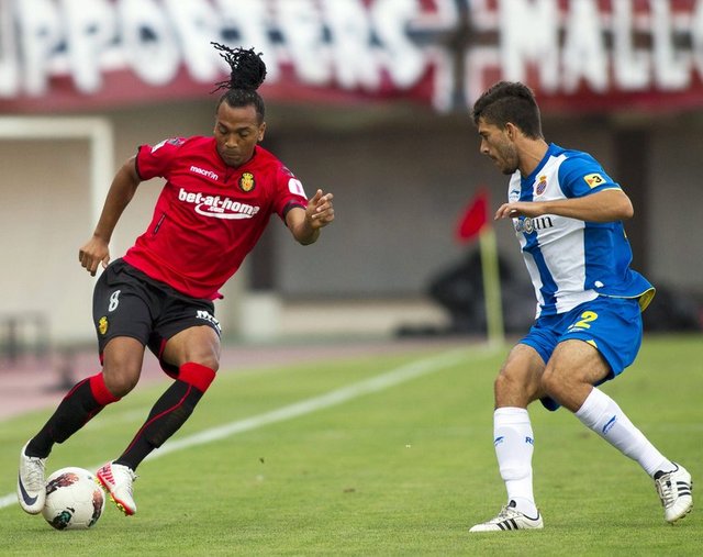 121-Espanyol-Mallorca - Bolton'dan, Petrov'u renklerine bağlayan Espanyol, 4-0'lık Barcelona mağlubiyeti hariç savunmada daha derli toplu. Sorunlu Mallorca'yı devirirler