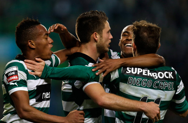 120-Sporting Lizbon-Beira Mar - Büyük kriz yaşayan Sporting Lizbon son haftalardaki olumlu futbolunu Olhanse deplasmanında 3 puana dönüştürünce taraftar grupları 1.5 aydır süren protestolarını bitirmeye karar verdi. Başkan kulübün hisslerinin yüzde 30 ya da 40'ını satarak elde edeceği yaklaşık 80 milyon Euro ile düzlüğe çıkmak istiyor. 2013'e iyi bir başlangıç yapamayan Beira Mar'da hedef ligde kalmak. Sporting Lizbon zorlanmaz