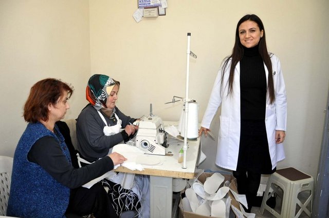 Çarşamba İlçesi'ne 15 kilometre uzaklıktaki Kumköy İlkokulu'nun müdür yetkili sınıf öğretmeni olan 1 çocuk annesi Dilek Livaneli, 4 yıldır görev yaptığı okulda yaptığı çalışmalar sonucunda Milli Eğitim Bakanlığı tarafından Samsun'da 2012'de 'yılın mesleğinde fark yaratan öğretmeni' seçildi.