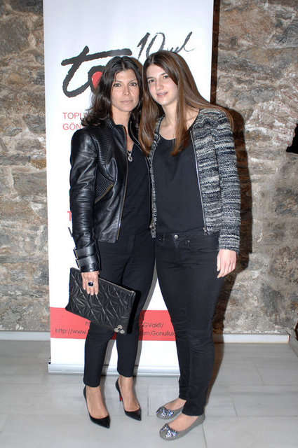 ZEYNEP, MERVE ÜSTÜNEL