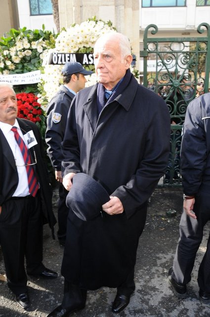 İNAN KIRAÇ