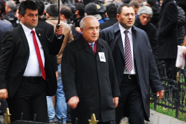 CEMİL ÇİÇEK