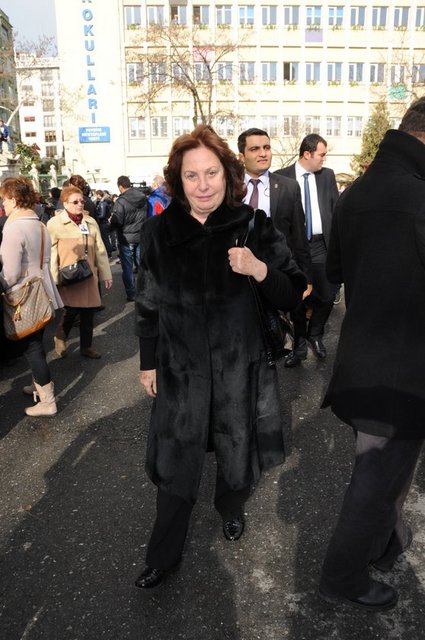 MONİK İPEKEL