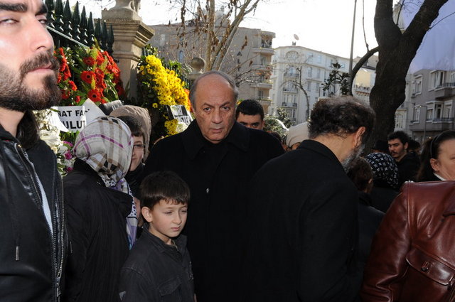 TUNCAY ÖZİLHAN