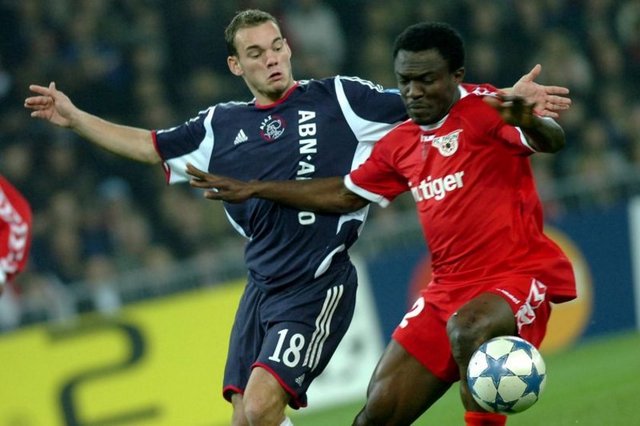 2007'ye kadar Ajax formasını terletti. 126 maçta 43 gol attı.