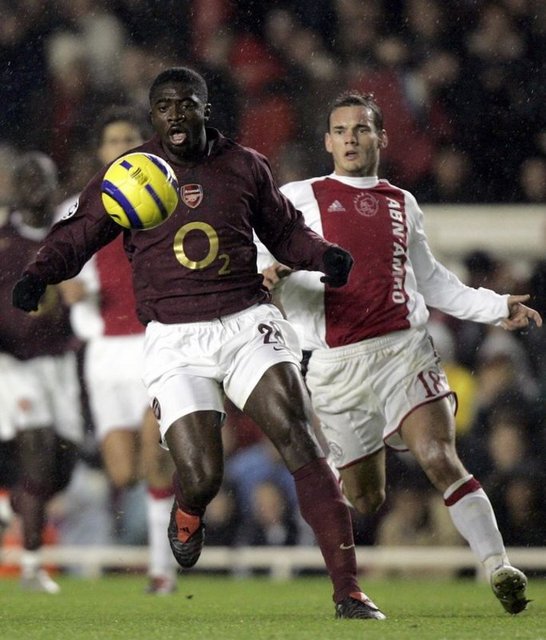 Ajax ile 1 kez Hollanda Ligi şampiyonluğu yaşadı.