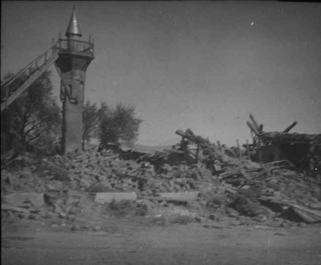 Muharebe sahası dışında olmasına rağmen bombalanan yerleşm yeri. (Gelibolu yarımadası)