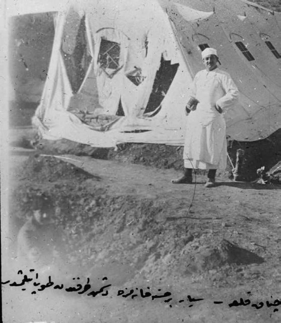 Çanakkkale. Seyyar bir hastaneye atılan top mermisi. (1915) (TKA)