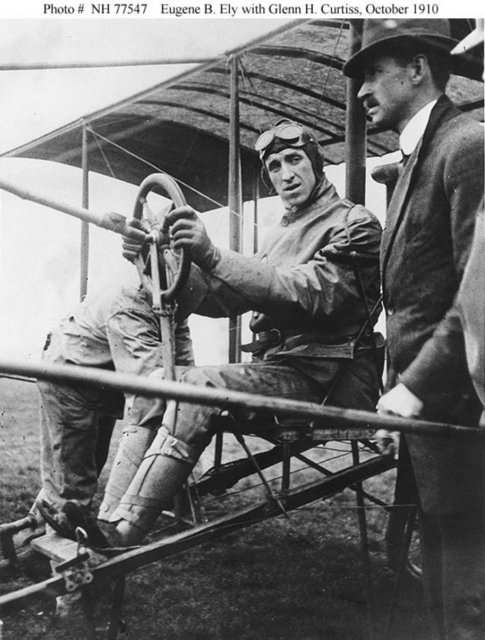 1911 yılında Pilot Glenn H. Curtiss ilk deniz uçağını uçurdu.