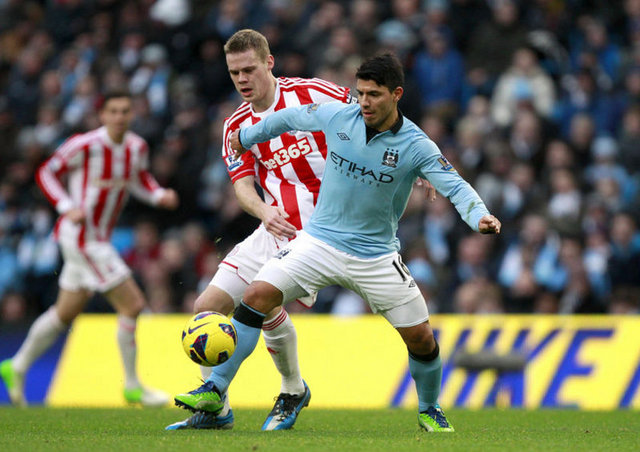 145 Stoke-Manchester City    -  İngiltere Federasyon Kupası 4. tur maçında City, Stoke deplasmanına gidiyor. 90 dakikada eşitlik bozulmazsa rakip takımın sahasında tekrar maçı oynanıyor. Milli takımda olan Yaya Toure dışında önemli eksiği bulunmayan City, ligde yakaladığı 4 maçlık galibiyet serisiyle United'la arasındaki puan farkını 5'e indirdi. Chelsea'den 4 yiyen Stoke, bir hafta sonra Swensea'ye de 3-1 kaybetti. Arada kupada Crystal Palace'ı 4-1'le geçtiler, ancak oynadıkları futbol ışık vermiyor. Savunmadan Wilkinson'un yokluğu da handikap. Rakibini 1 Ocak'ta ligde 3-0'la geçen Manchester, işi ikinci maça bırakmaz.