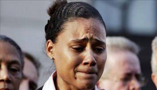 MARION JONES: Atletizm sporuyla ismini duyuran ABD'li sporcunun ismi 2006 yılında doping skandalına karıştı. Önce yalan beyanda bulunan Jones, daha sonra suçunu itiraf etti. 1999 yılından itibaren iki yıl süreyle doping kullandığını belirten sporcu, 6 ay hapis, iki yıl spordan men cezası aldı ve 2000 Sydney Olimpiyatları'nda kazandığı beş madalyanın hepsini iade etti.