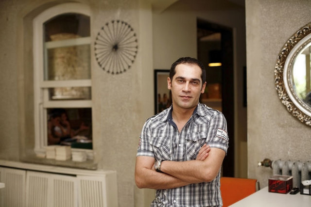 CANER KURTARAN: Yaprak Dökümü'nde Şevket rolünü oynayan Caner Kurtaran, geçen yıl kokain yüzünden rahatsızlanınca hastaneye kaldırılmıştı. İki yıla kadar hapis istemiyle yargılanan Kurtaran'ın davası sürerken, geçtiğimiz günlerde kokainden ikinci kez hastanelik olduğu ortaya çıktı... Kurtaran bu olaylar yüzünden diziden ayrılmak zorunda kaldı.