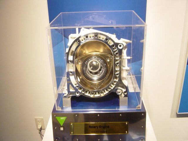 1957 yılında Alman mühendis Felix Wankel tarafından icat edilen ve çalışan ilk prototip Wankel motoru, Almanya NSU araştırma ve geliştirme merkezinde ilk kez çalıştırıldı.