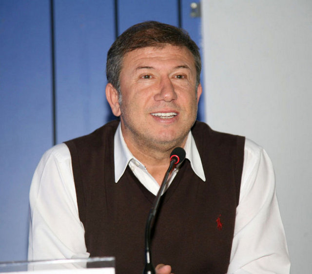 1989 yılında Milli futbolcu Tanju Çolak, Monte Carlo'da düzenlenen törende Altın Ayakkabı ödülü aldı.