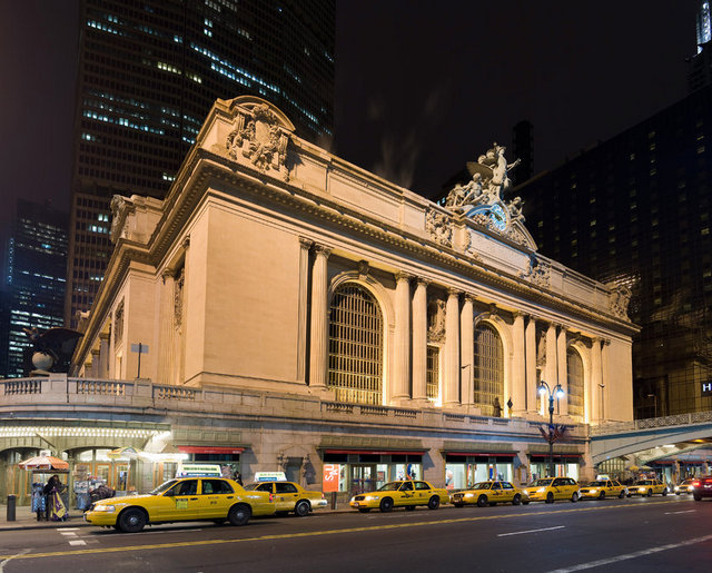 1913 yılında Grand Central Terminal, New York'ta açıldı: dünyanın en büyük tren istasyonu.