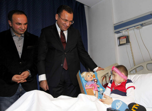 Bozdağ'a bağlı Yurtdışı Türkler ve Akraba Topluluklar Başkanlığı Tuana'nın tedavisinin Türkiye'de yapılması için hemen harekete geçti ve Tuana'yı Türkiye'ye getirerek Hacettepe Üniversitesi Tıp Fakültesi Hastanesi'ne yatırdı. Tuana geçen hafta yapılan başarılı bir ameliyatla bacağının kesilmesinden kurtarıldı. Tuana'nın tedavi sürecinin devam edeceği, yaşıtları gibi yürüyebileceği ve okula gidebileceği belirtildi.