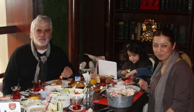 AHMET - AYŞEGÜL, AYLA HOTİÇ