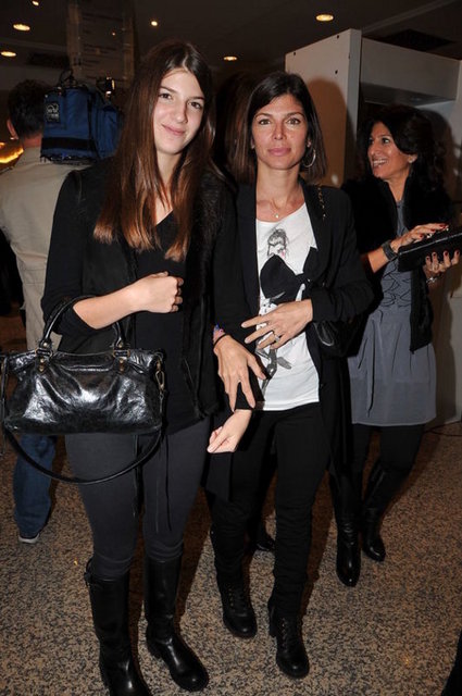 ZEYNEP ÜSTÜNEL