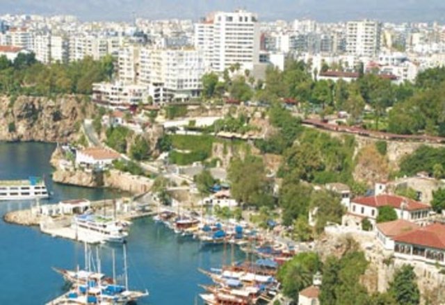 Antalya 2 milyon 92 bin 537 kişilik nüfusunu 2 milyon 626 bin 299 kişiye çıkararak 5'inci sıraya yerleşecek.