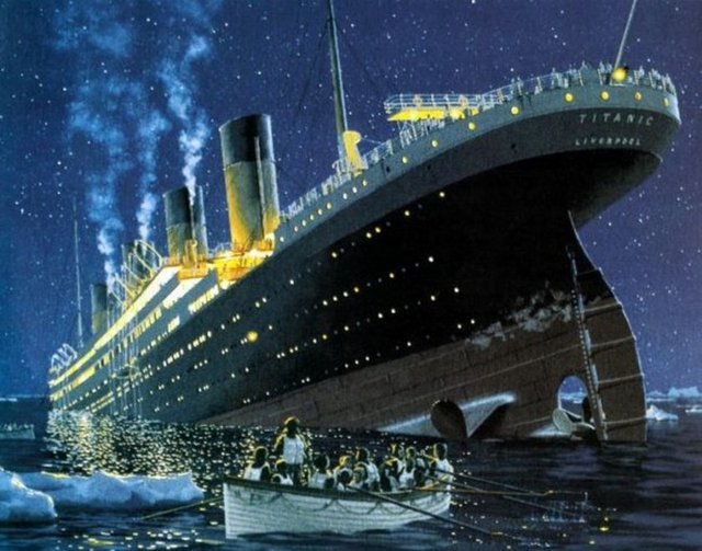 Titanic inşa edilirken 16 su geçirmez bölmeyle korunmuş ve bu bölmelerden 4'ü suyla dolsa bile batmayacak şekilde tasarlanmıştı. Ancak buzdağının çarpmasıyla tam 6 bölme hasar görmüş ve gemi hızla suyla dolmaya başlamıştı.