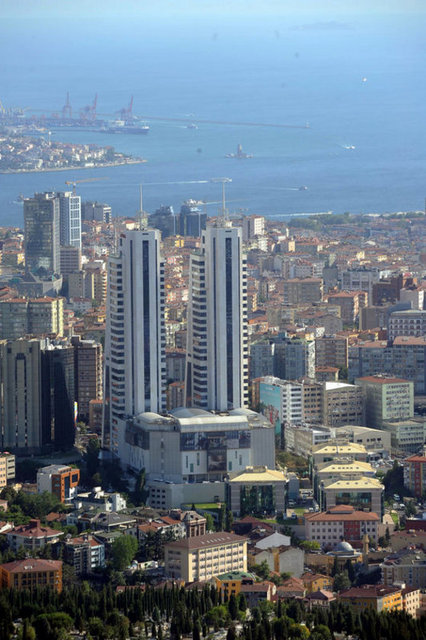 - ANTHILL RESIDENCE - Yükseklik: 210 metre Lokasyon: Bomonti-Şişli /İstanbul Yatırımcı: Ant Yapı San Tic Ltd Mimari: M&M Proje Ant Yapı yatırımı Anthill, 60 katlı iki kulesinde 804 rezidans daireyi içeriyor. Her iki kulede 5'er adet yolcu, 1'er adet yangın asansörü hizmet veriyor. Çarşı katlarında 28 mağaza bulunuyor. Bin 72 araç kapasiteli 40 bin metrekare kapalı otoparkı olan projede yaşam başladı.  -  -