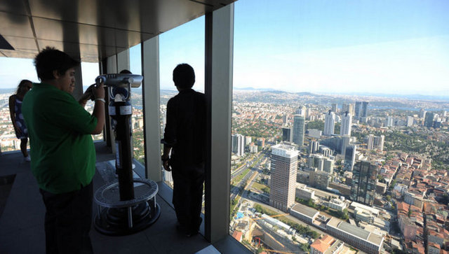 - ANTHILL RESIDENCE - Yükseklik: 210 metre Lokasyon: Bomonti-Şişli /İstanbul Yatırımcı: Ant Yapı San Tic Ltd Mimari: M&M Proje Ant Yapı yatırımı Anthill, 60 katlı iki kulesinde 804 rezidans daireyi içeriyor. Her iki kulede 5'er adet yolcu, 1'er adet yangın asansörü hizmet veriyor. Çarşı katlarında 28 mağaza bulunuyor. Bin 72 araç kapasiteli 40 bin metrekare kapalı otoparkı olan projede yaşam başladı.  -  -