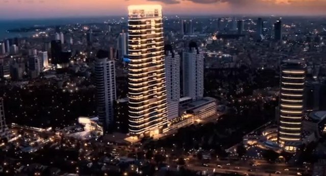 - SKYMARK TOWER - Yükseklik: 222 metre Lokasyon: Levent /İstanbul Yatırımcı: Eriapartners Mimari: Foster & Partners İstanbul Levent'te Metrocity Alışveriş Merkezi ve Kanyon Alışveriş Merkezi'nin arasında konumlanan Skymark, esnek ofis alanları ve akıllı bina teknolojisine sahip. Eriapartners tarafından yaklaşık 300 milyon dolar yatırım bedeliyle 2015 yılı sonunda tamamlanması hedefleniyor. -