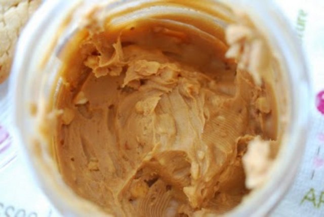 Yer fıstığı ezmesinin damağa yapışmasından korkma (arakibutirofobi)