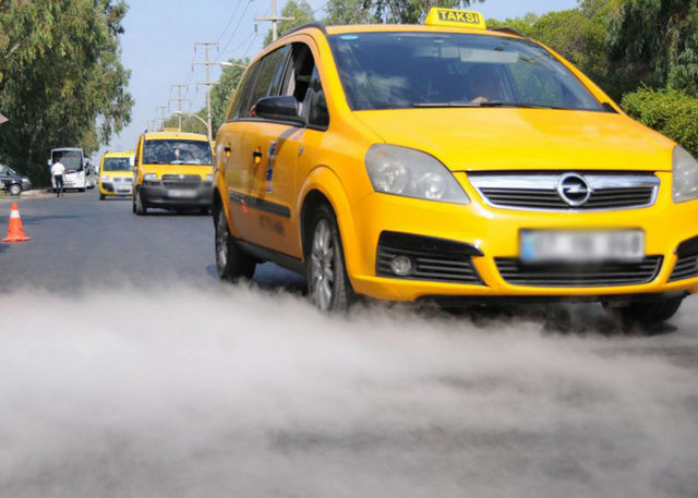 - Sigara içiyorlar, hijyen kurallarına uymuyorlar, araçlar kokuyor...