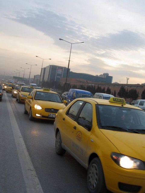 Trafik kurallarına uymuyorlar, kırmızı ışık, ters yol tanımıyorlar... 