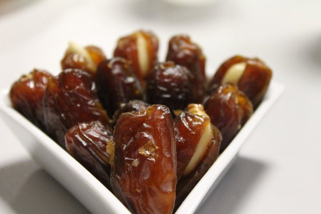 Orucun hurma ile açılması halsizliği giderir. Bedeni ve zihni gelişmeyi sağlar.