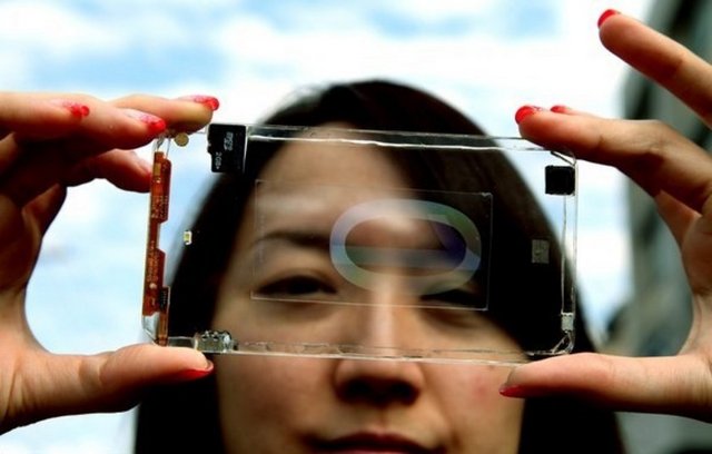 Dünyanın ilk şeffaf telefonu!