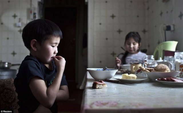 Oymyakon'da okullar ancak soğukluk -52 derecenin altına düşerse tatil oluyor.