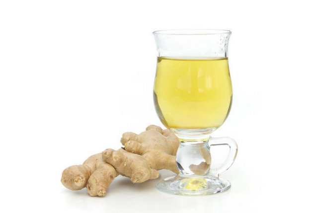 YAPILIŞI: Taze zencefili ve sarımsakların kabuğunu soyup çok ince kıydıktan sonra zeytinyağında kavurun. Küp şeklinde doğranmış tofuyu ve mantarları ilave edin. Üzerine tavuk suyu ilave edin. Su kaynayınca erişteleri ekleyin. 15 dakika sonra baharatını ekleyerek tatlandırın. Sıcak servis yapın.  -