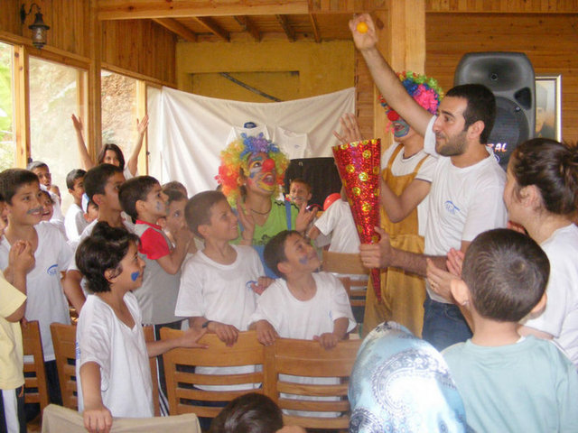 @fatosserefoglu #ZenginBirKadinOlsam Bütün kimsesiz çocuklara sahip çikar, Mutlu olabilmeleri için servetimi seve, seve harcardim