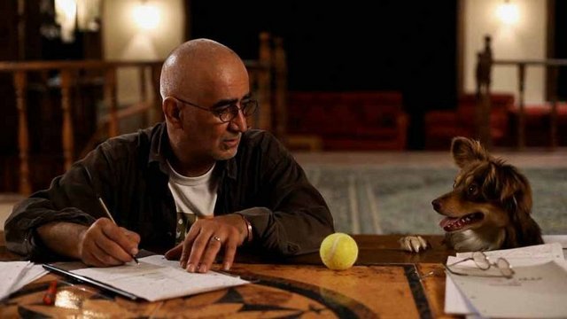Hayat, gerçeklik ve film çekmek hakkında fikirler yürütürken hem film türleri hem de öykü içinde öyküler arasında gezinen Perde, Nisan ayında İstanbul Film Festivali kapsamında izleyiciyle buluşacak.