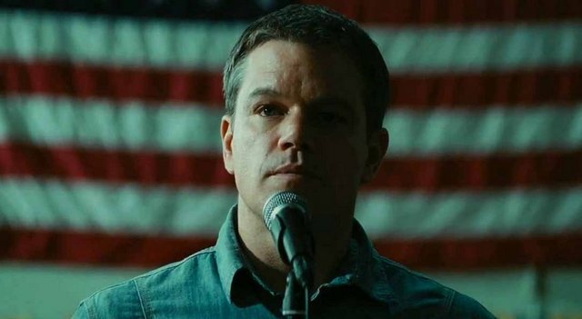 Özel Mansiyon'a layık görülen, Matt Damon ve John Krasinski'nin beraber oluşturduğu Promised Land, Matt Damon'un yönetmen koltuğunu zamanı olmadığı için dostu Gus Van Sant'a devrettiği bir dram.