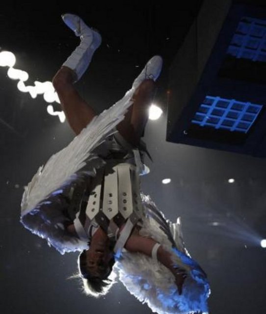 EMINEM'İN BAŞINA MELEK DÜŞTÜ - Görkemli bir törenle dağıtılan MTV Sinema Ödülleri gecesine yarattığı Borat karakteri ile dünya çapında ünlenen Sacha Baron Cohen damgasını vurdu.