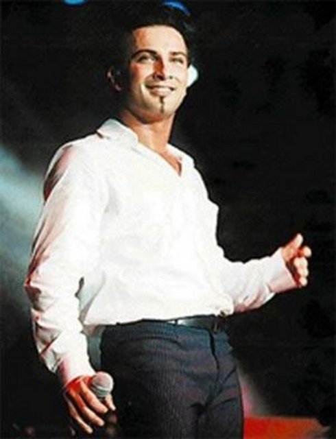 TARKAN'IN ÇİŞ POLEMİĞİ - Tarkan, Şöhretin ilk yıllarında bir canlı yayın sırasında kendisiyle röportaj yapmak isteyen SavaŞ Ay'ın yanından 'ÇiŞim geldi' diyerek uzaklaşmıştı. Sonradan bu söz yüzünden Tarkan'ın başı çok ağrıdı, hatta müzik hayatına nokta koyup Almanya'ya yerleşeceğini açıkladı.