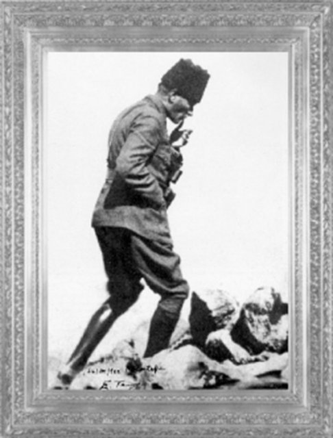 Başkomutan Gazi Mustafa Kemal, Büyük Taarruz sabahı Afyon Kocatepe'de (1922) -