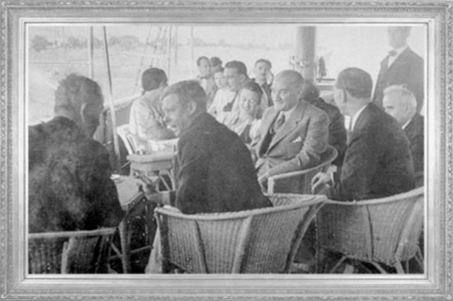 Mustafa Kemal ATATÜRK ve İngiltere Kralı VIII nci Edward Ertuğrul Yatı ile İstanbul Boğazı'nı geziyor (1936)