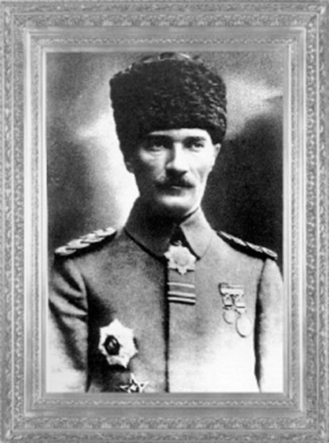 Mustafa Kemal'in Mirlivalığa (Tümgeneralliğe) yükselmesi (1 Nisan 1916) -
