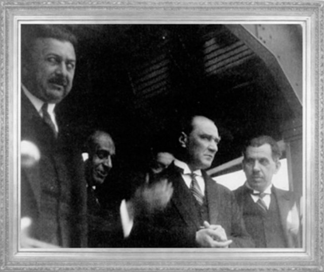 Mustafa Kemal, İstanbul'da, Kazım Özalp ve Şükrü Bey ile (1927)