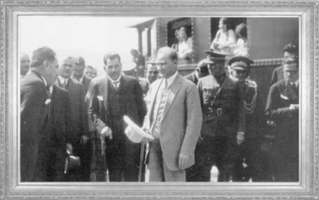 Mustafa Kemal, Haydarpaşa Garı'nda (1929)