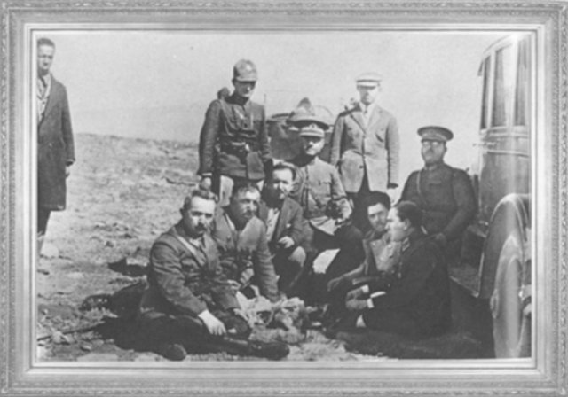 Mustafa Kemal, I nci Ordu manevraların- da (1926)