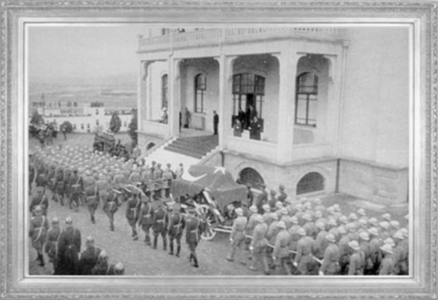 ATATÜRK'ün naaşı geçici olarak Etnografya Müzesi'ne koyuldu (1938) -